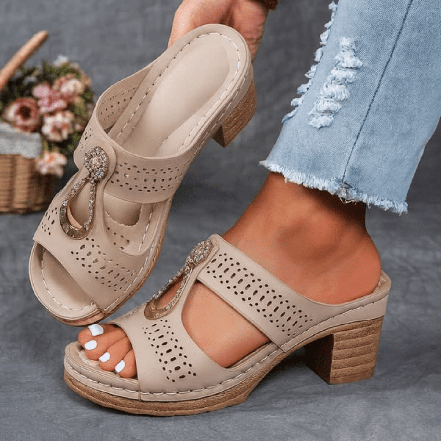 FAITH | CHIC AND COMFORTABLE SUPPORTIVE SANDALS